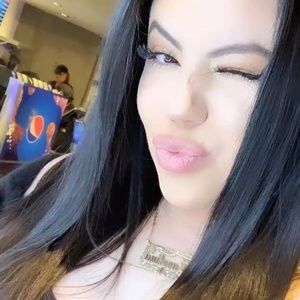 Meet your Posher, Carolinee